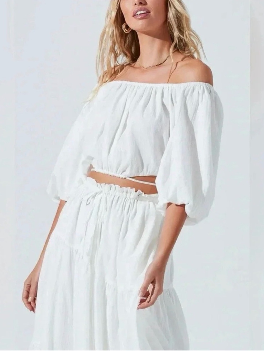 Astr Balboa Off-the-Shoulder Crop Top with Balloon Sleeves Sz Medium